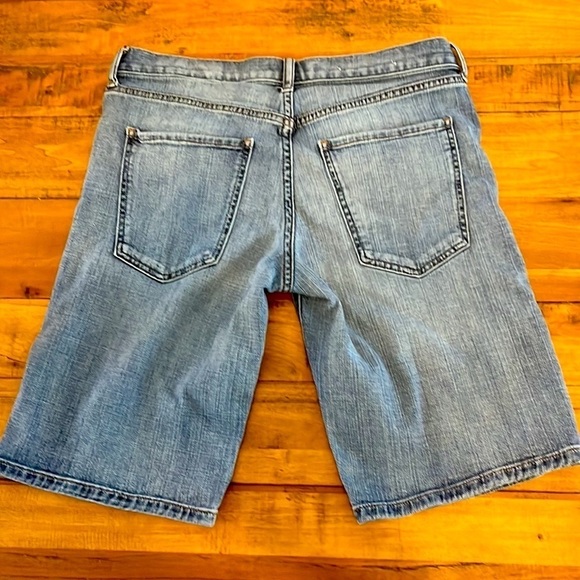 BANANA Republic jean Bermuda shorts, size 28, good condition - Picture 2 of 6